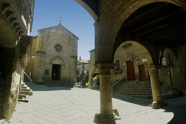 Piazza San Pellegrino, il quartiere medievale di Viterbo